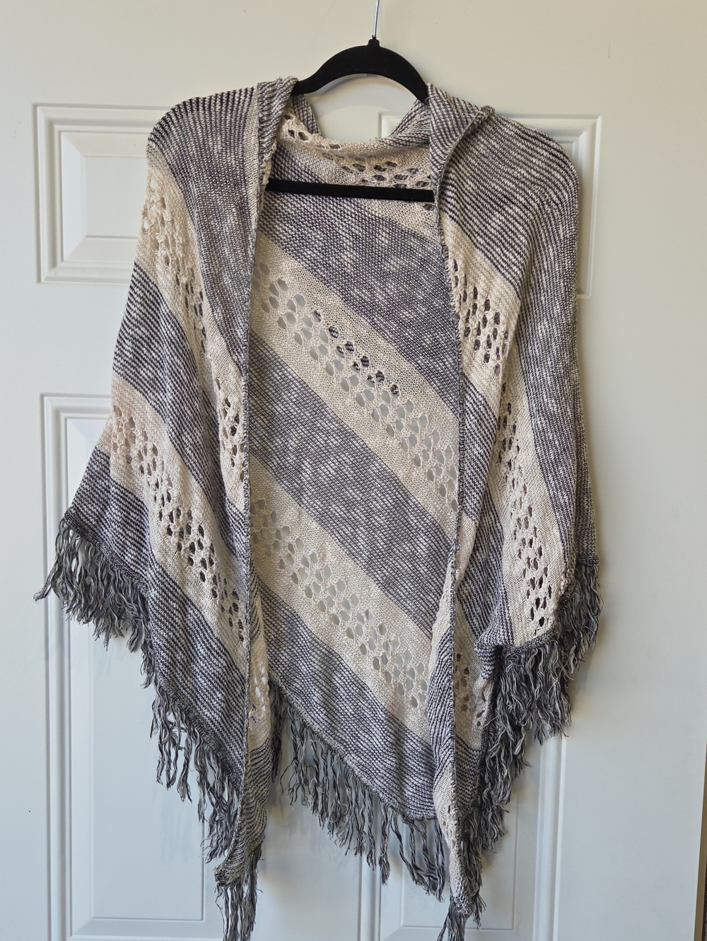 Boho Open-Front Hooded Fringe Poncho - Cream & Gray